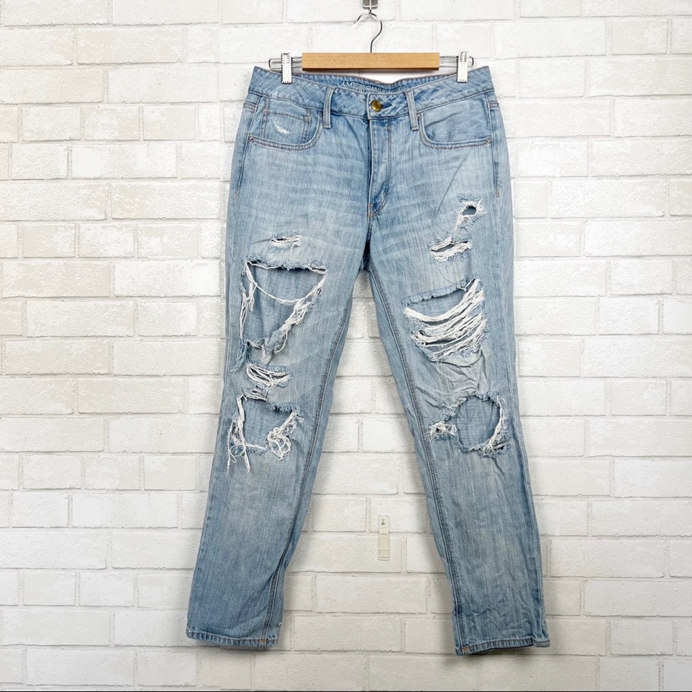 American Eagle Distressed Tomgirl Jeans